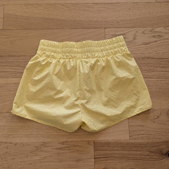 Zyia Active Fizzy Lemon Bubbles Hi-Rise Bomber Athletic Shorts - Picture 3 of 10